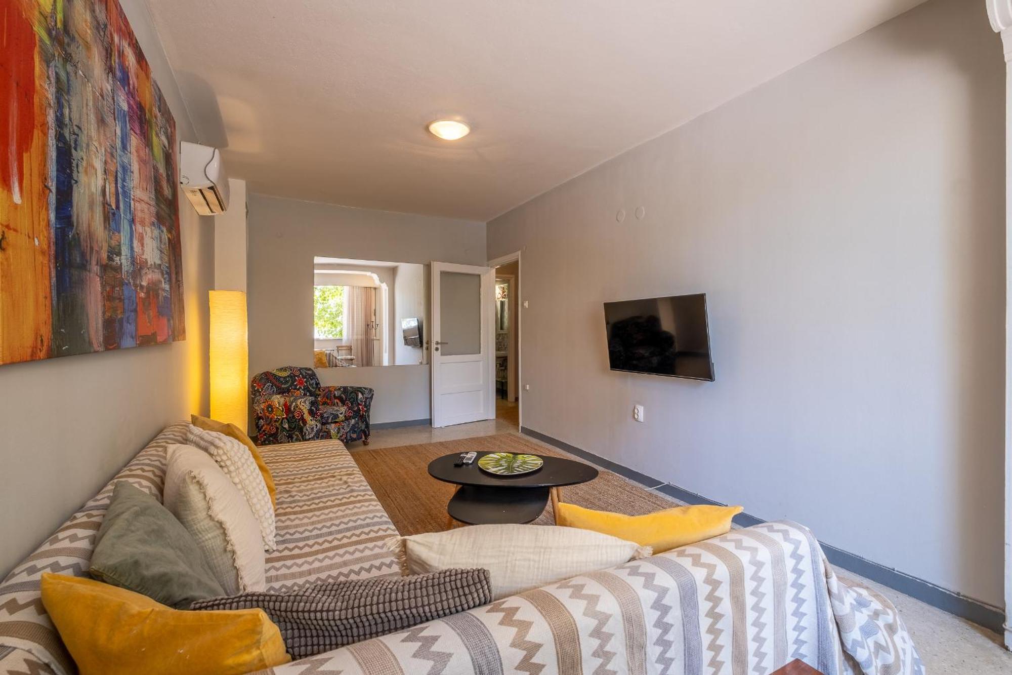 Very Comfortable, Close To Acropolis Athens